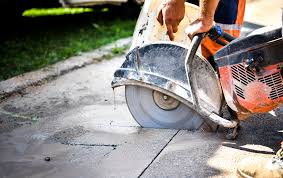 Hand Saw Cutting In Dubai